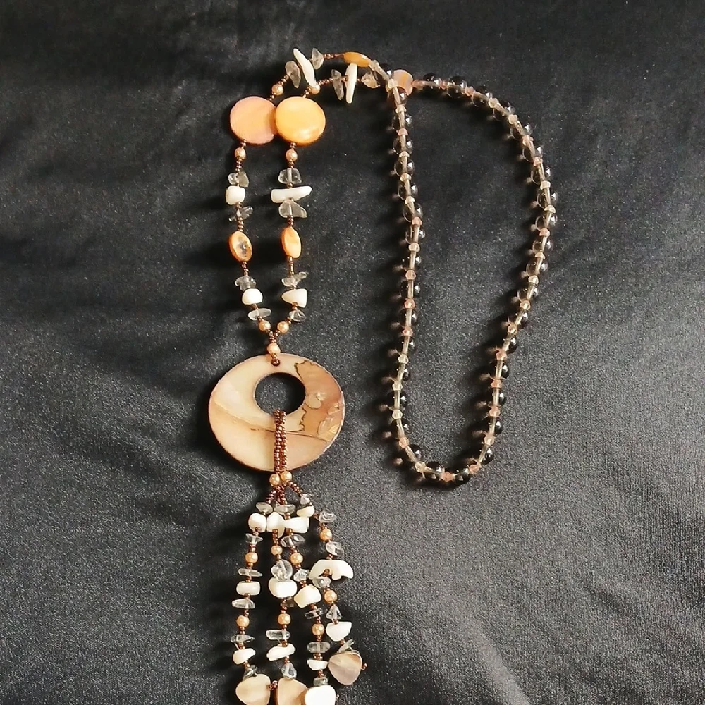 Elegant Beaded Necklace with Circular Pendant - Picture 2 of 7